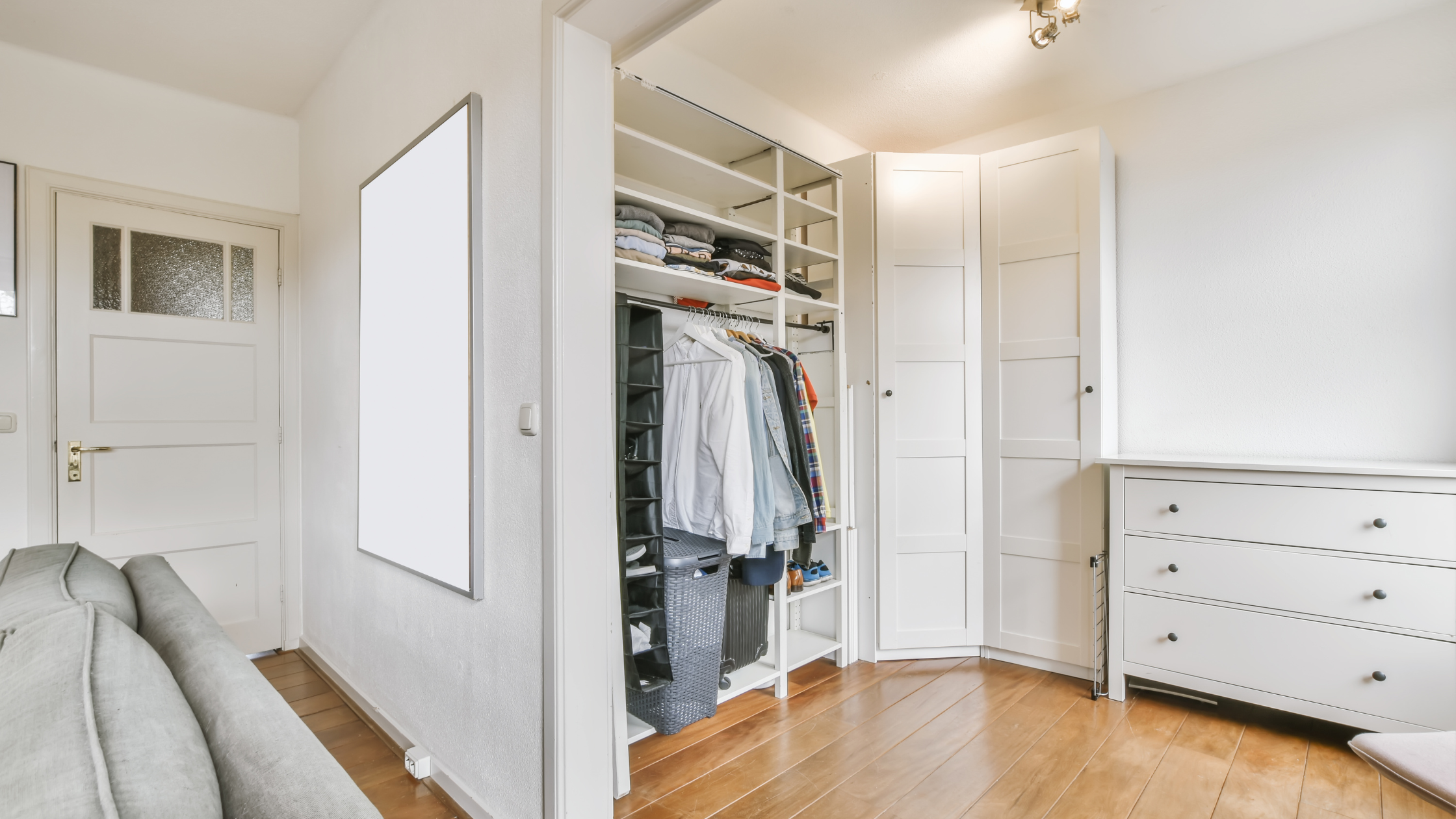 Elegir qué armario poner en una habitación pequeña